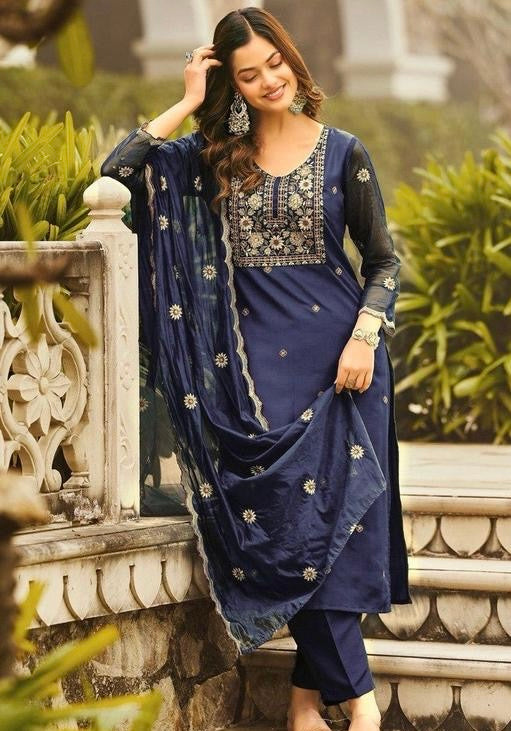 WOMEN EMBROIDERED KURTA SET