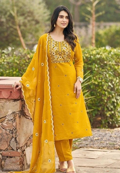 WOMEN EMBROIDERED KURTA SET