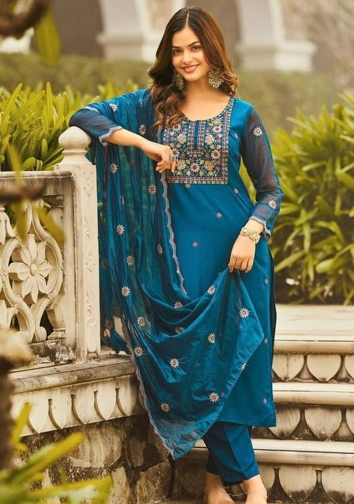 WOMEN EMBROIDERED KURTA SET