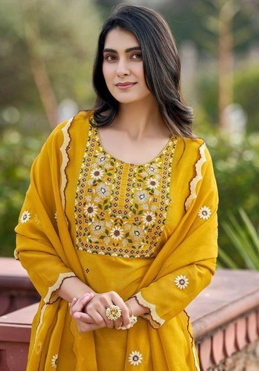 WOMEN EMBROIDERED KURTA SET