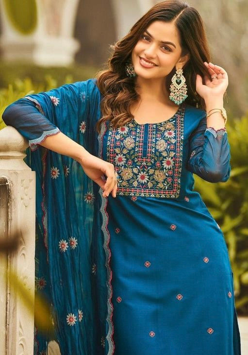 WOMEN EMBROIDERED KURTA SET